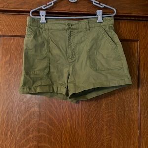 Old Navy size 10 Utility Shorts in Linden green